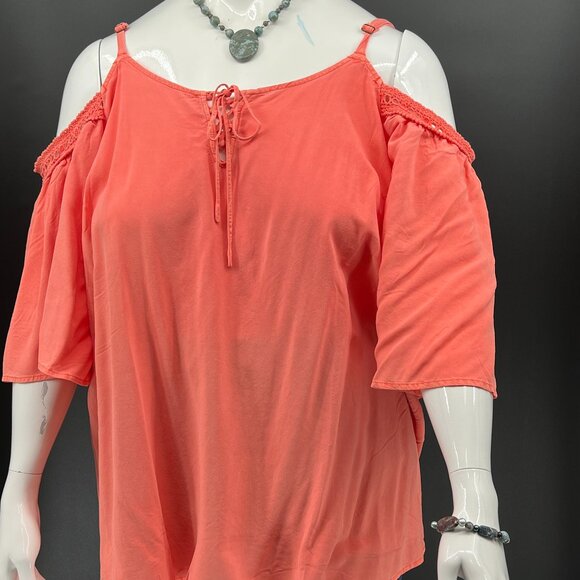 Torrid Coral Challis Cold-Shoulder Top – Size 3 (22/24) – NWT - Picture 3 of 9